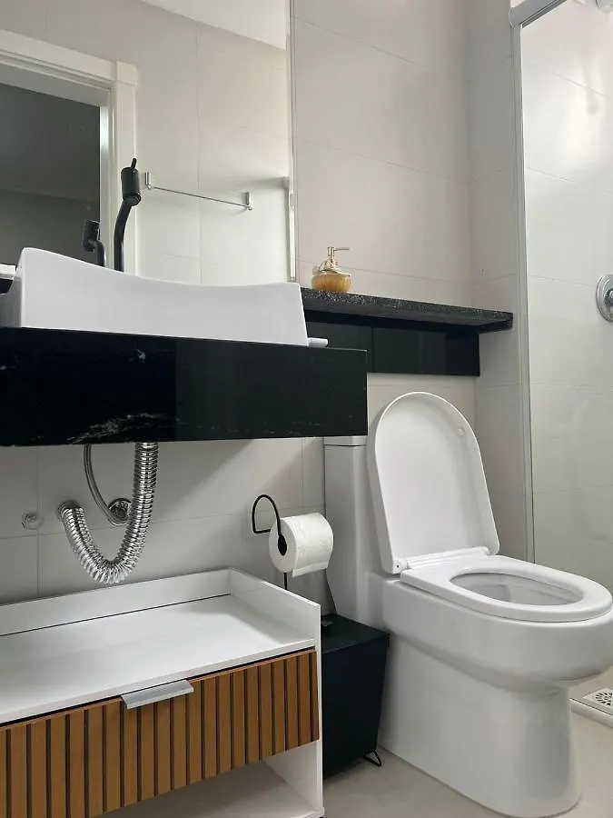 Appartamento Suite Em Apto Compartilhado Itapema Meia Em Otima Localizacao